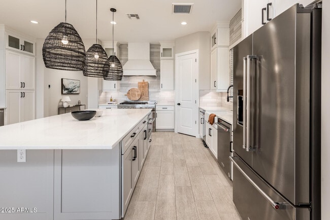 Building Photo - 6615 E Libby St