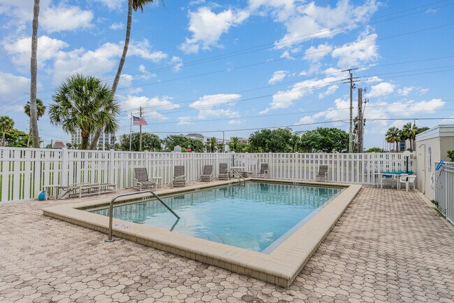 Building Photo - 1595 N Atlantic Ave