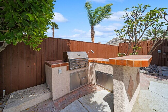 Building Photo - 37762 Drexell Dr