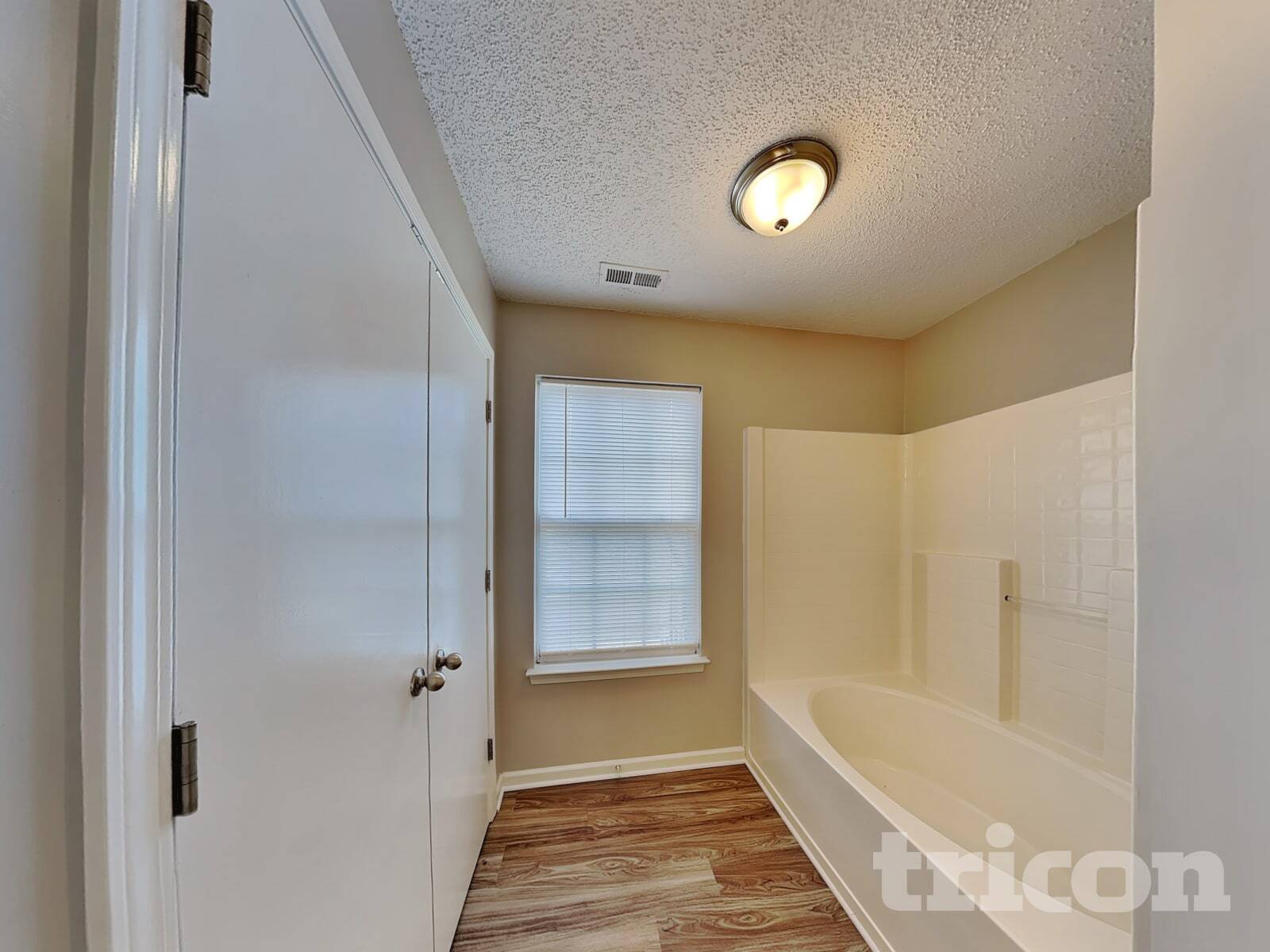 Building Photo - 535 Railway Pl SW