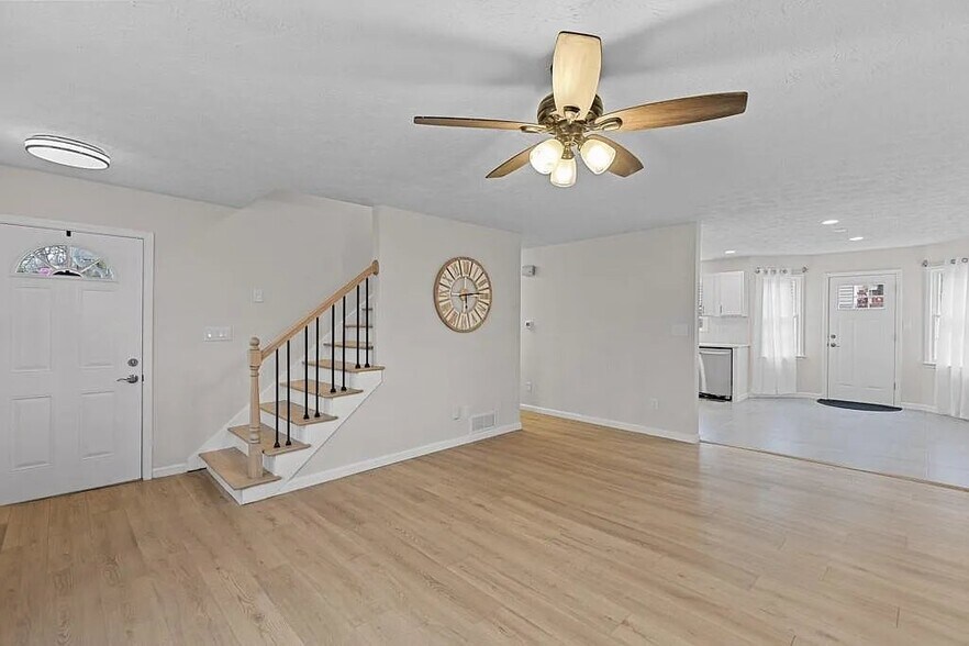 Building Photo - 1811 Chantilly Ct