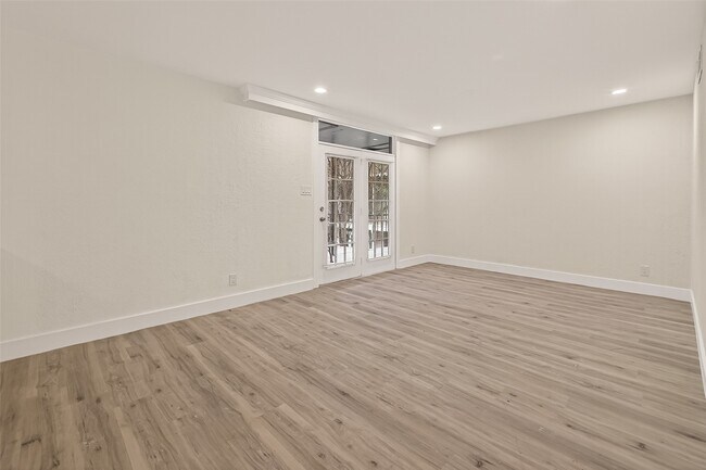 Building Photo - 3300 Yorktown St