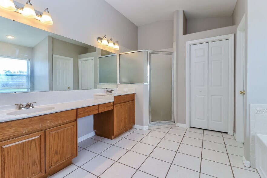 Building Photo - 4545 Marchmont Blvd