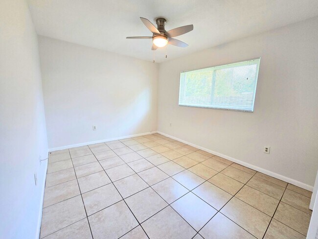 Building Photo - 5417 Desoto Pl