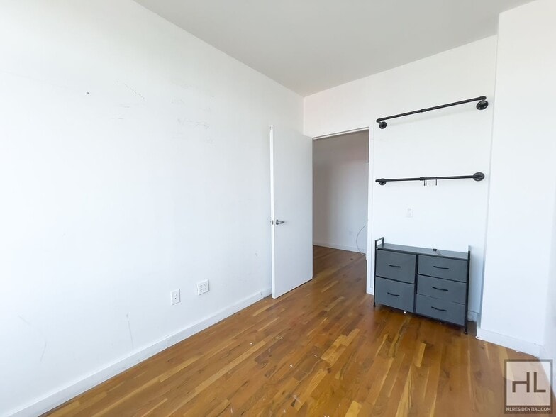 Building Photo - NOLL STREET / Spacious 2- Bed 1-Bath / Bal...