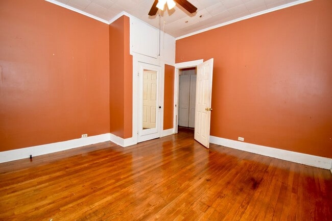 Building Photo - Three Bedroom Close to Tech!