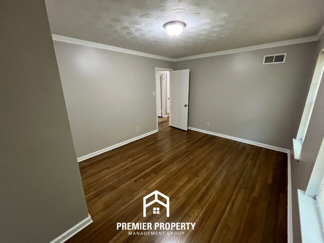 Building Photo - NEWLY RENOVATED 4BR/2BA Whitehaven Home | Detached 2-Car Garage & Tile Floors