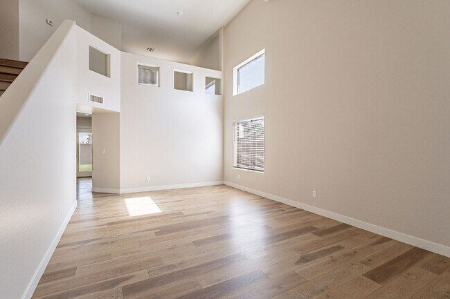 Building Photo - 15885 W Apache St