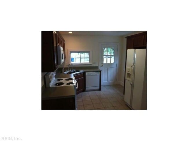 Building Photo - GREAT HOME IN NORFOLK!