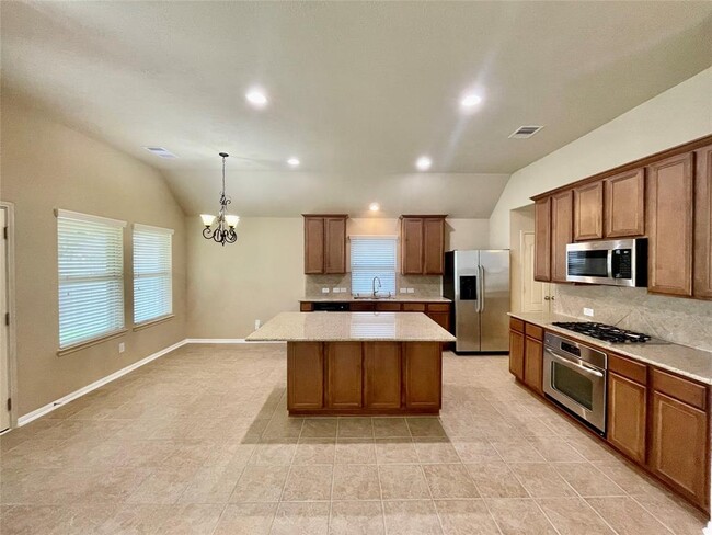 Building Photo - 2115 Mooncrest Dr
