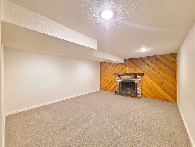 Building Photo - $2,400.00 - 4 Bed / 2 Bath Home in Upper South Hill with Large Backyard