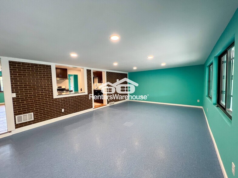 Building Photo - 12496 E Park Ln Dr
