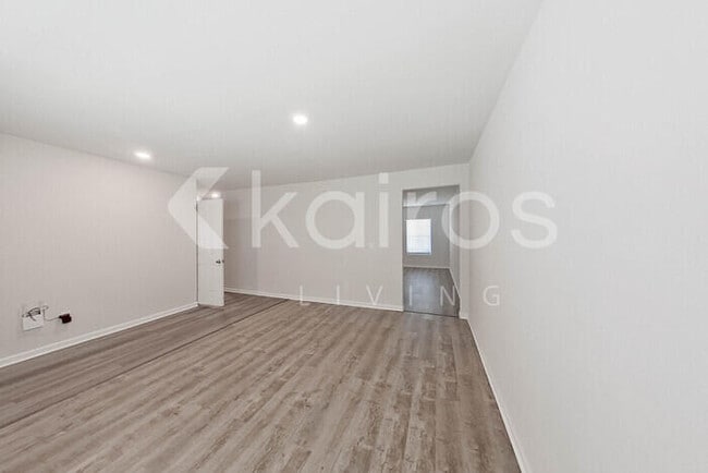 Building Photo - 354 Common Reed Dr