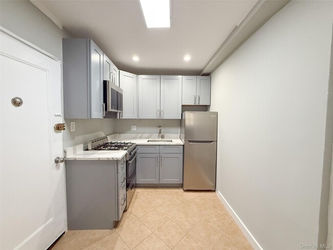 Building Photo - 302 E Broadway