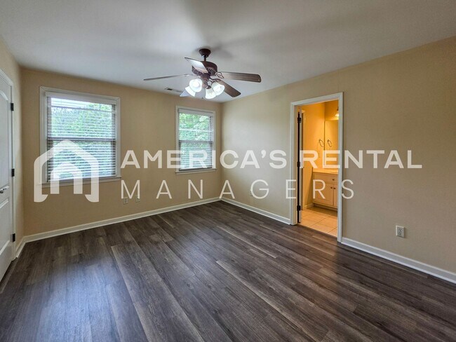 Building Photo - Private Estate Living on Over 3 Acres! Available to view NOW!