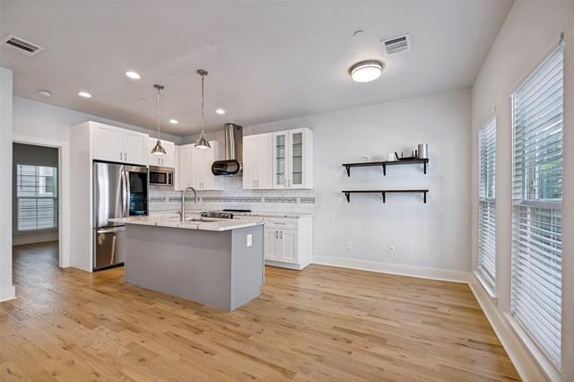 Building Photo - 2318 Stutz Dr
