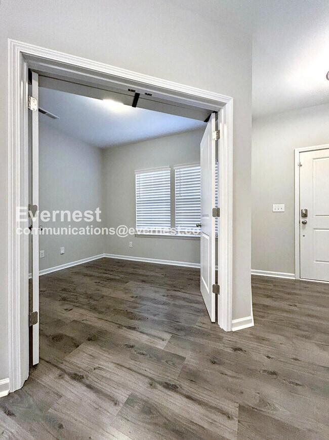 Building Photo - 2031 Darby View Ln