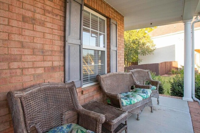 Building Photo - 1254 Lasalle Dr