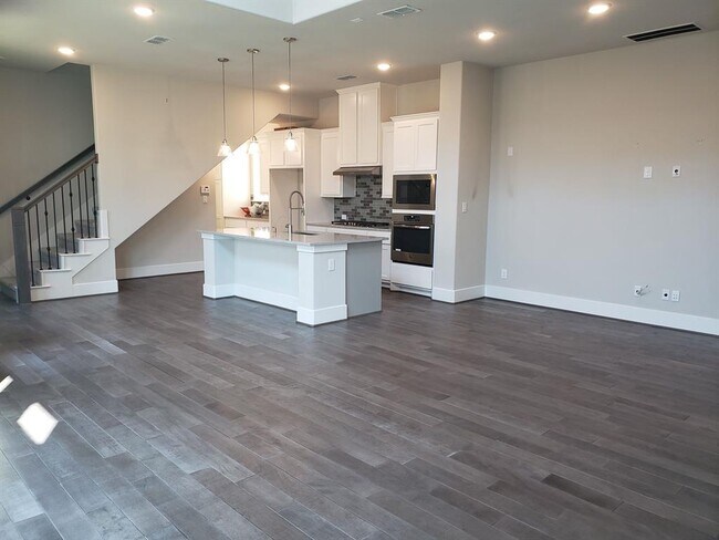 Building Photo - 539 Imperial Blvd