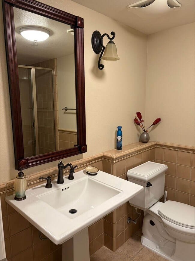 Building Photo - Beautiful Pavilions Condo!