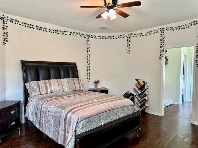 Building Photo - 18622 Each Elm Way