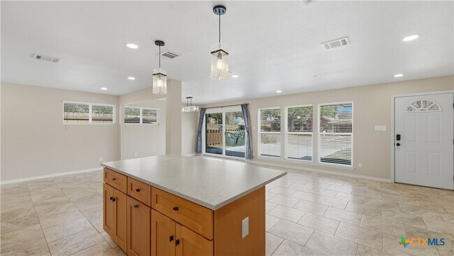 Building Photo - 1409 Highland Dr