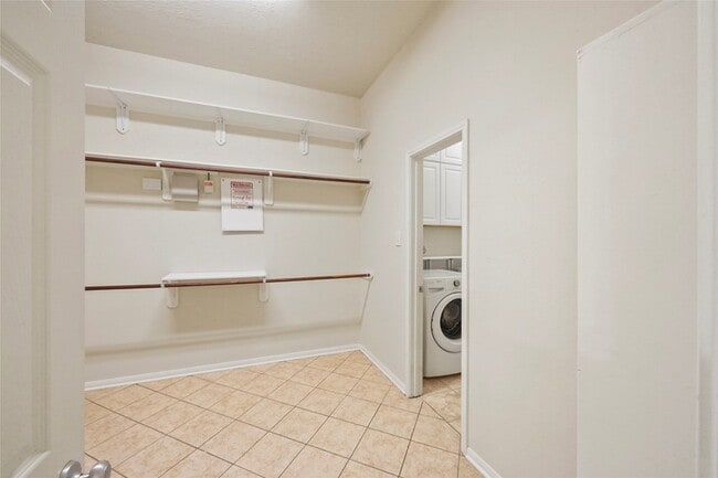 Building Photo - 12419 Tyler Springs Ln