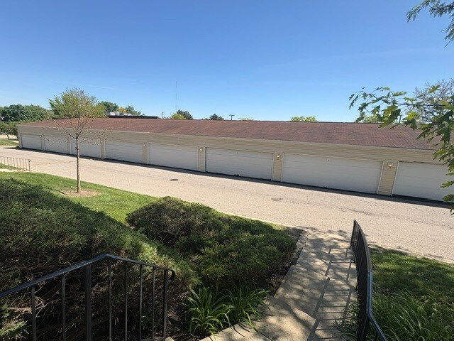 Building Photo - 200 S Waters Edge Dr
