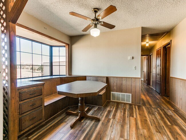 Building Photo - Beautiful 3 bed 2.5 bath home in the Country