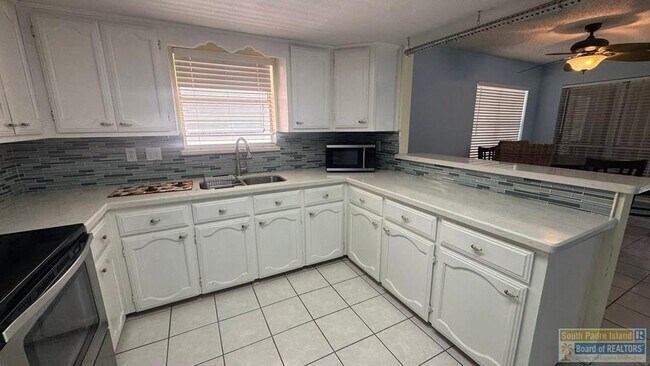 Building Photo - 108 W Capricorn Dr