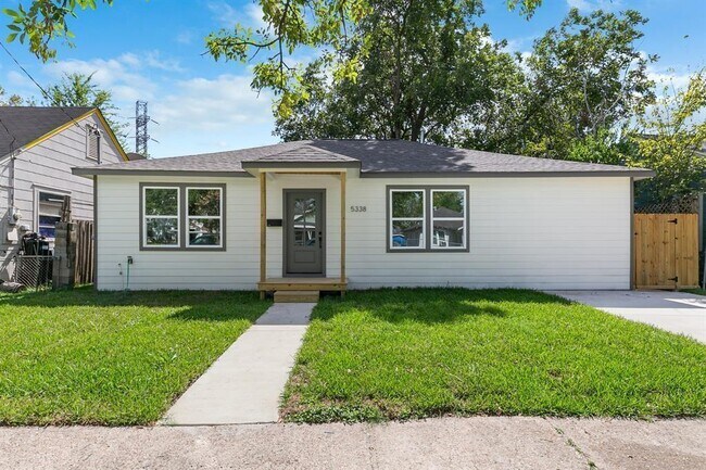 Primary Photo - 5338 Pease St