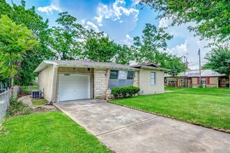 Building Photo - 4440 Castor St