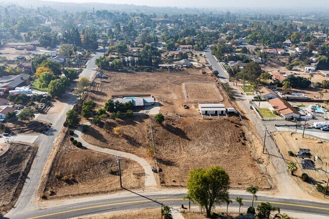 Building Photo - HORSE TRAINERS! MUST SEE HORSE PROPERTY AWESOME ACRAGE 5 ACRES Beautiful Custom 1 story home in W...