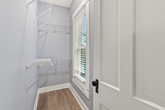 Building Photo - 640 Neil Ave