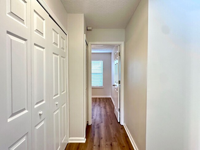 Building Photo - 5 minutes to the beach!  Remodeled Home!
