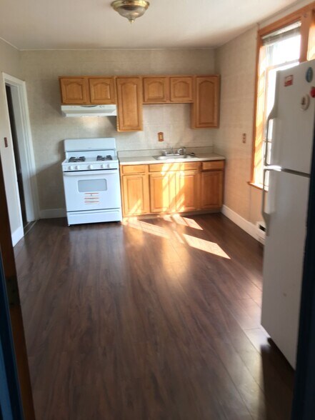 Primary Photo - 739 Parker St