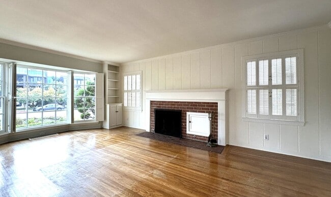 Building Photo - La Jolla - 2 BR / 1 BA Cottage at the Cove...