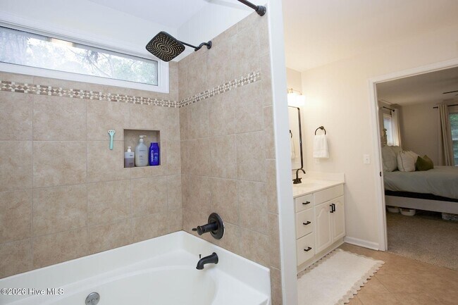 Building Photo - 681 Ginesing Dr