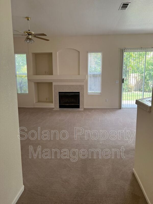 Building Photo - 480 Stern Dr