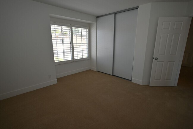 Building Photo - Immaculate 2 story 3 bedroom 2.5 bath house in Laguna Niguel