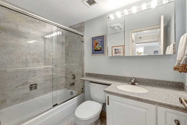 Building Photo - 3215 S Ocean Blvd