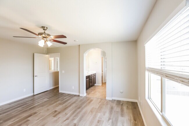 Building Photo - 3007 W La Salle St