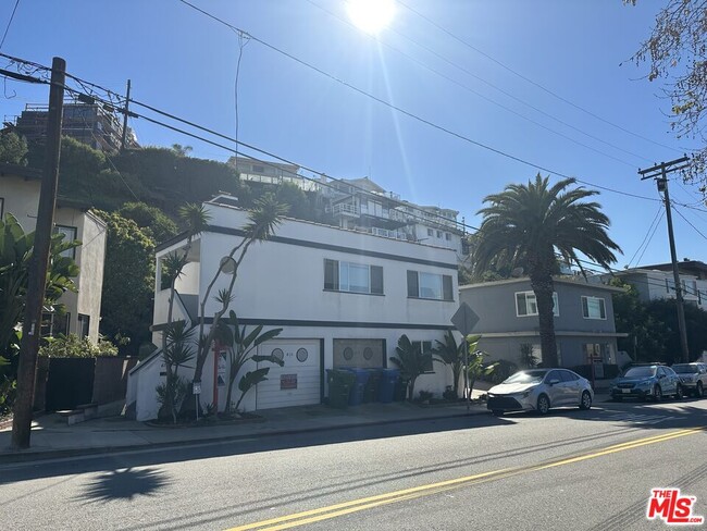 Building Photo - 410 Pershing Dr