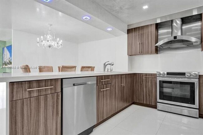 Building Photo - 6450 Collins Ave