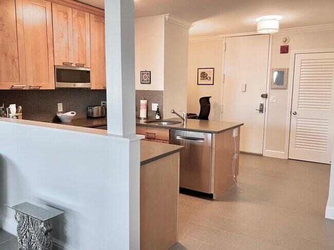 Building Photo - 65 E India Row