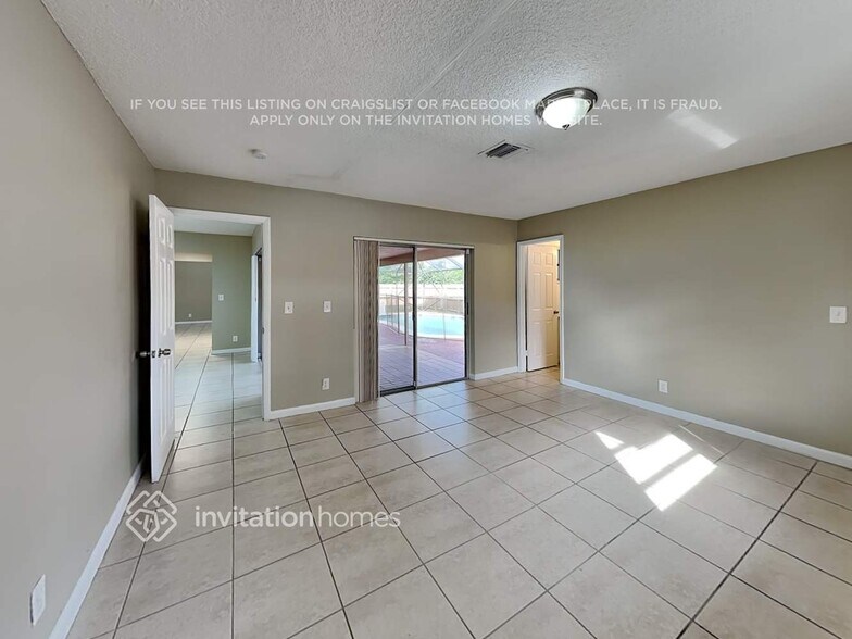 Building Photo - 5042 SW 89th Ave
