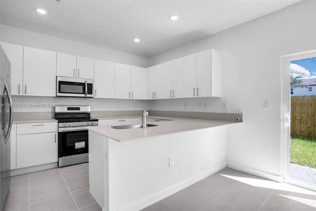 Building Photo - 2664 SE 28th St