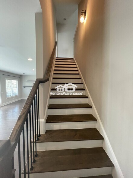 Building Photo - 1974 Drew Dr