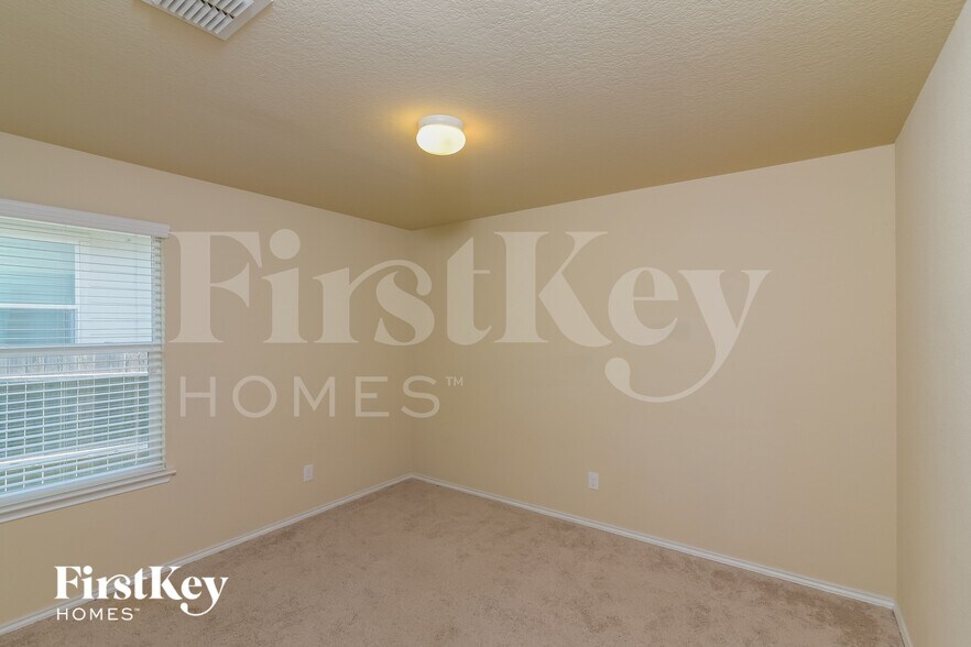 Building Photo - 7106 Phoebe View