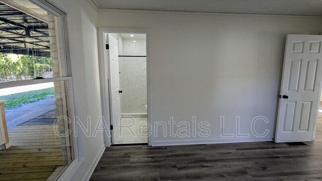 Building Photo - 4444 Hide a Way Dr